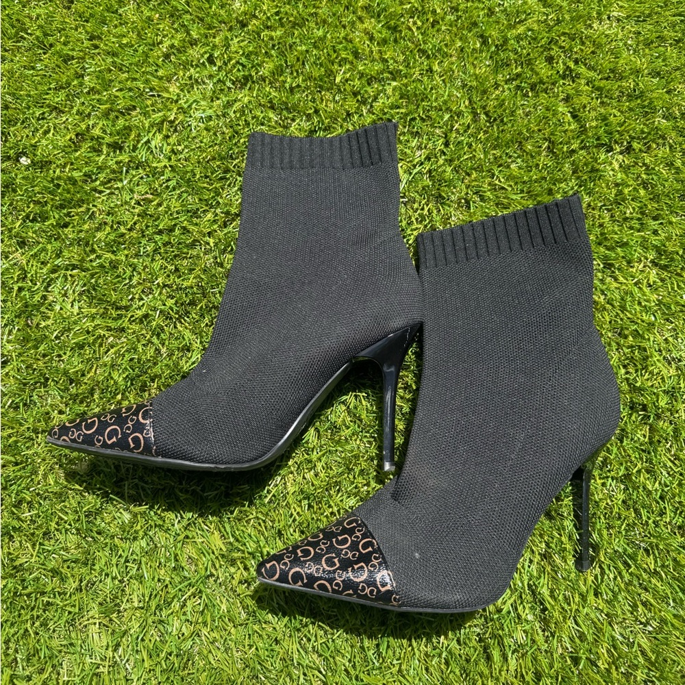 GUESS Elegant Black Ankle Boots with Patterned Toe